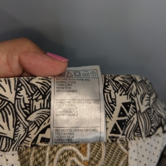 Men's QUICKSILVER Plaid Shorts - Picture 9 of 10